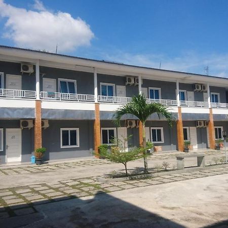 Liberty Homestay Parit  Buitenkant foto