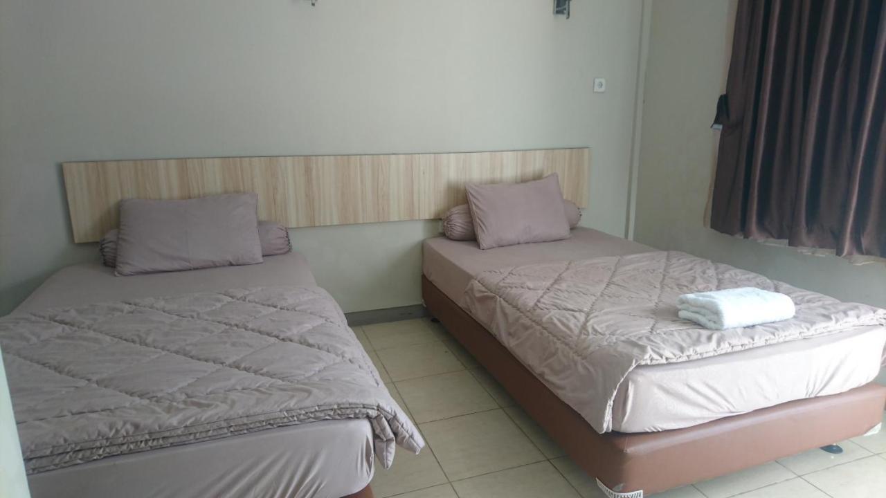 Liberty Homestay Parit  Buitenkant foto