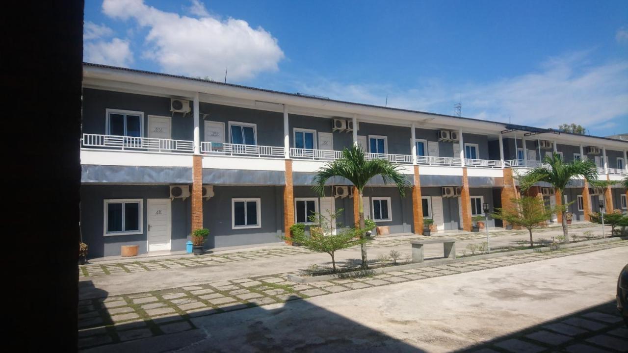 Liberty Homestay Parit  Buitenkant foto