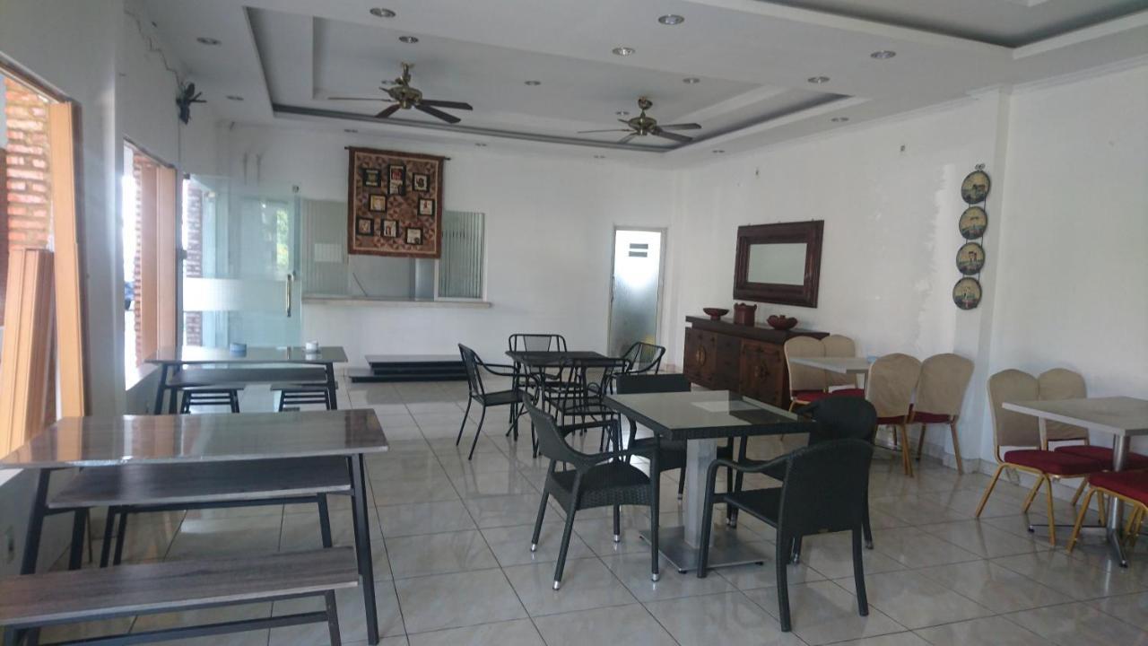 Liberty Homestay Parit  Buitenkant foto