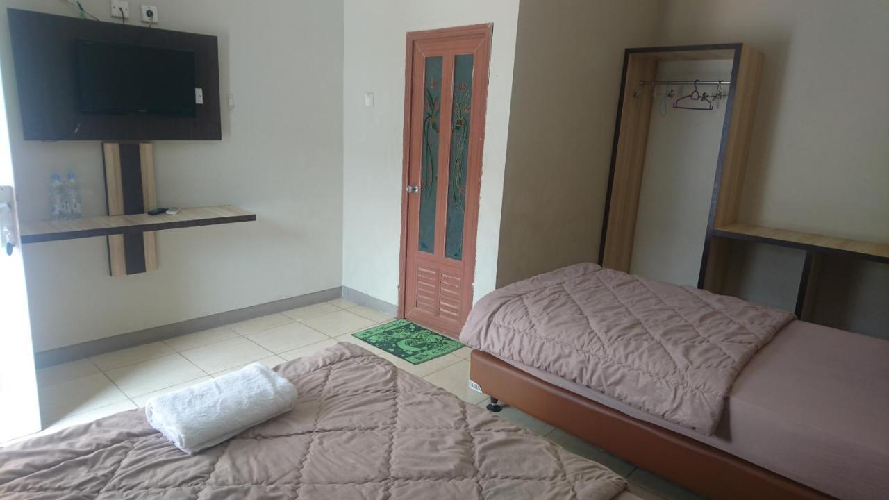 Liberty Homestay Parit  Buitenkant foto