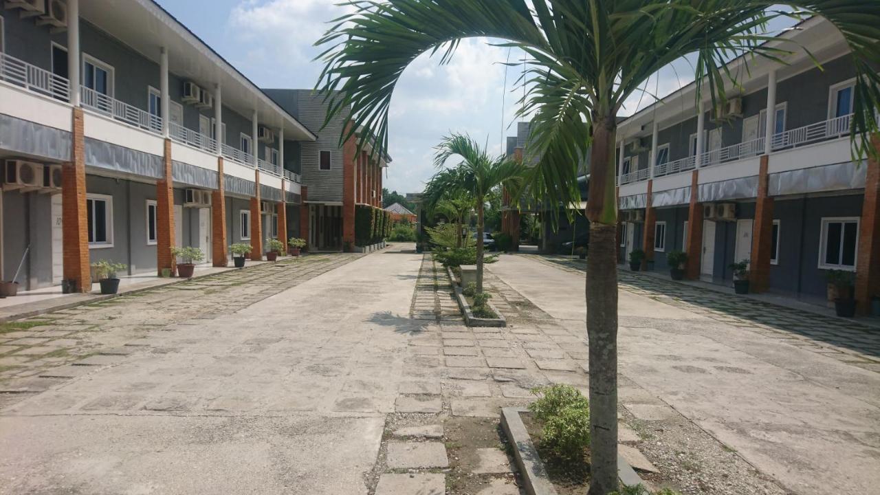 Liberty Homestay Parit  Buitenkant foto